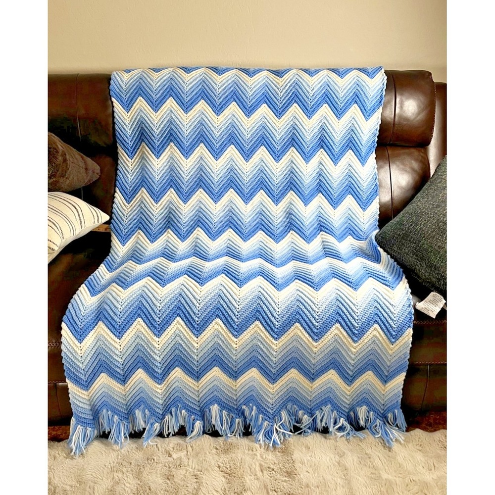 VTG‎ Handmade Chevron Crochet Afghan Throw Blue White Fringe 77x40 🇺🇸